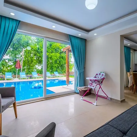 Infinity Lily 1 פאטהיה