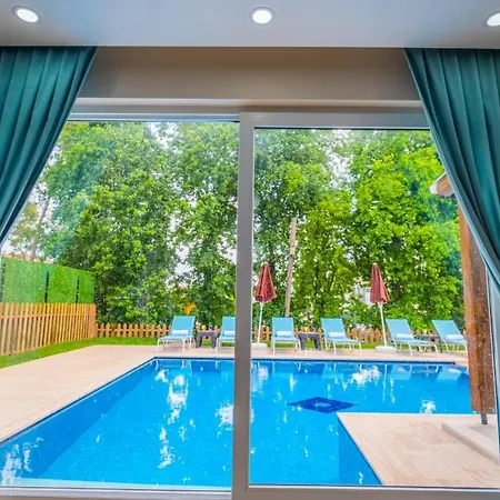 Infinity Lily 1 * פאטהיה