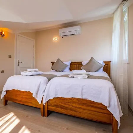 Infinity Lily 1 וילה פאטהיה